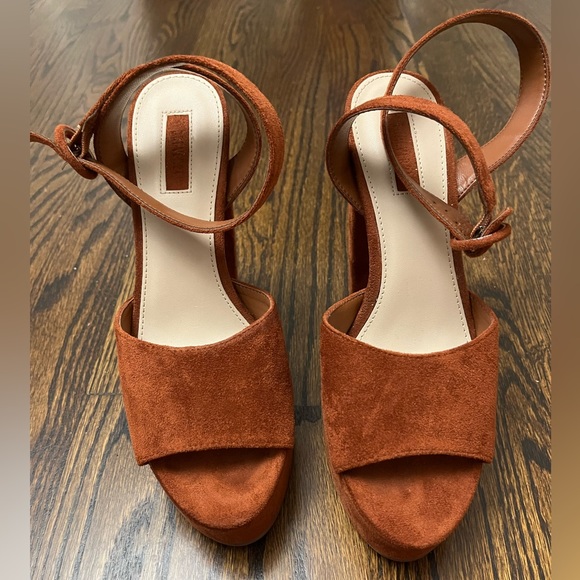 Forever 21 brown suede chunky heels never worn - Picture 2 of 3